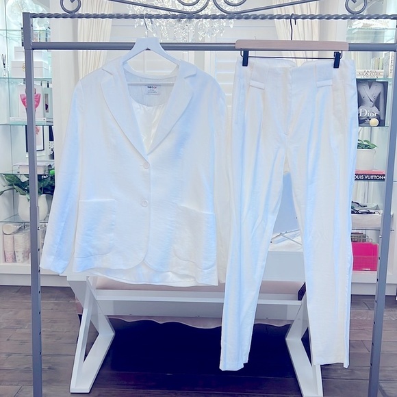 AS NEW HIGH WAISTED SHEGGY WHITE SUIT - Picture 1 of 17